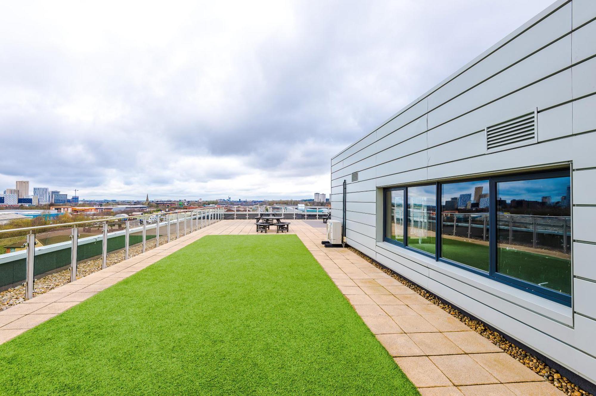 Modern 2 Bed Apartment With Balcony By Host A Home Manchester Exterior photo
