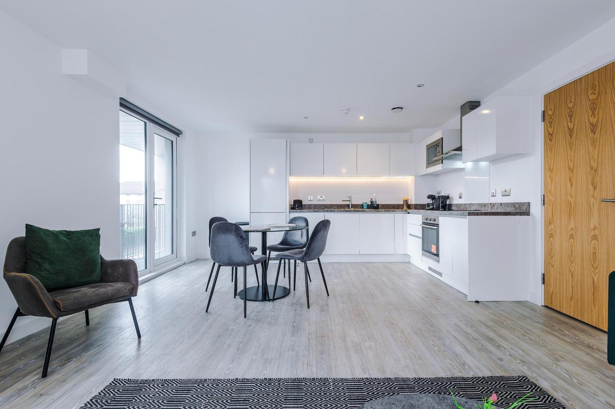 Modern 2 Bed Apartment With Balcony By Host A Home Manchester Exterior photo