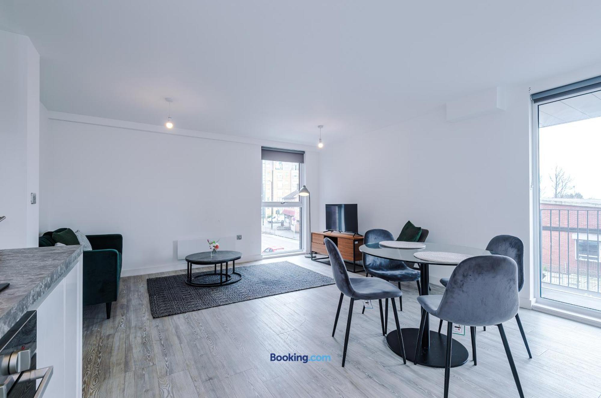 Modern 2 Bed Apartment With Balcony By Host A Home Manchester Exterior photo