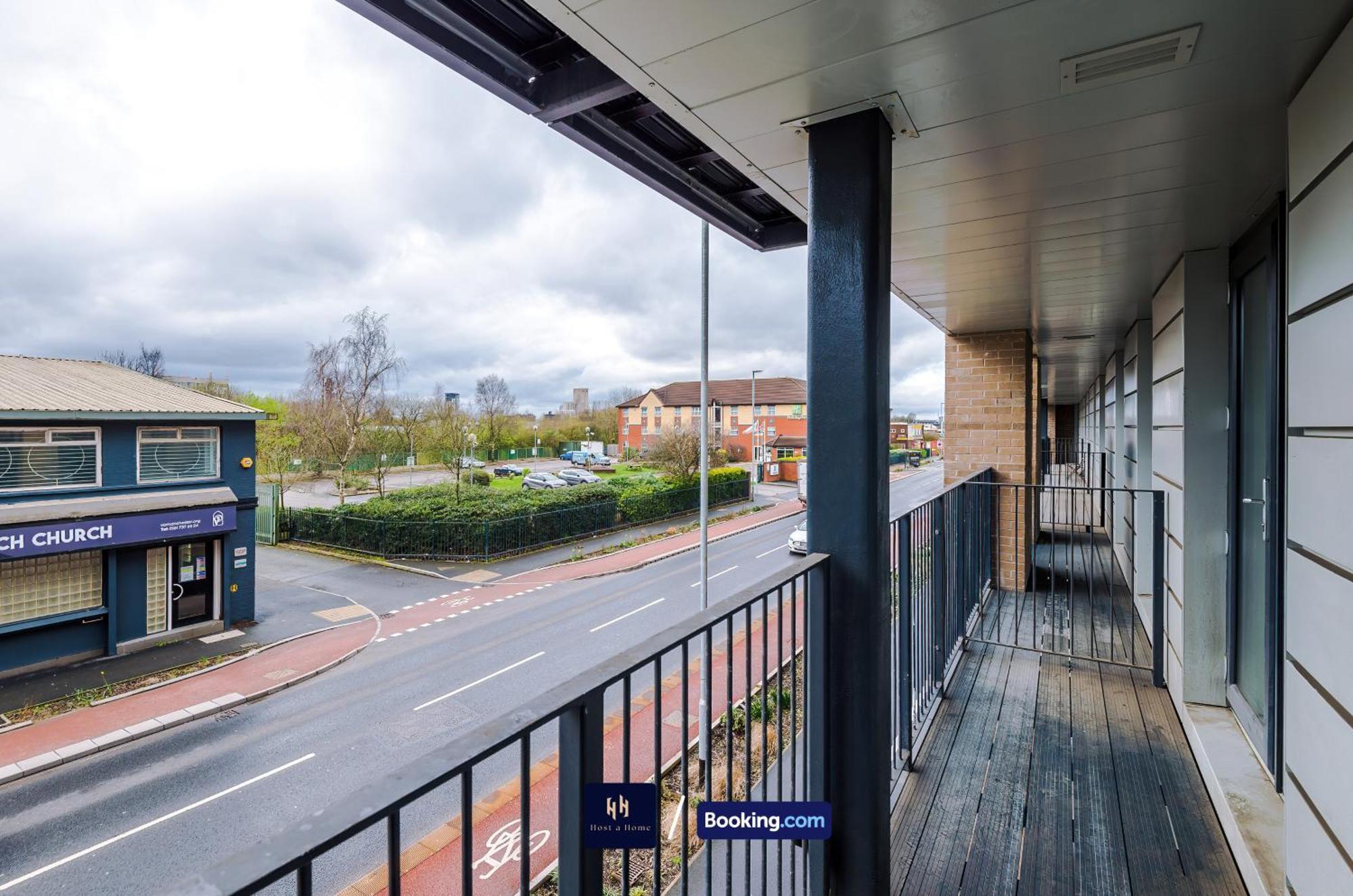 Modern 2 Bed Apartment With Balcony By Host A Home Manchester Exterior photo
