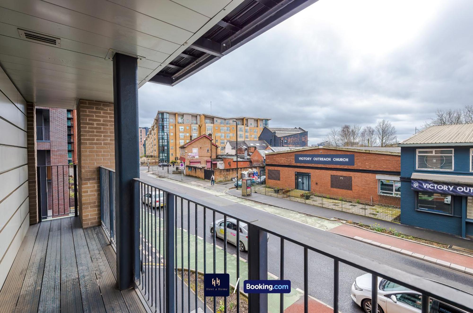 Modern 2 Bed Apartment With Balcony By Host A Home Manchester Exterior photo