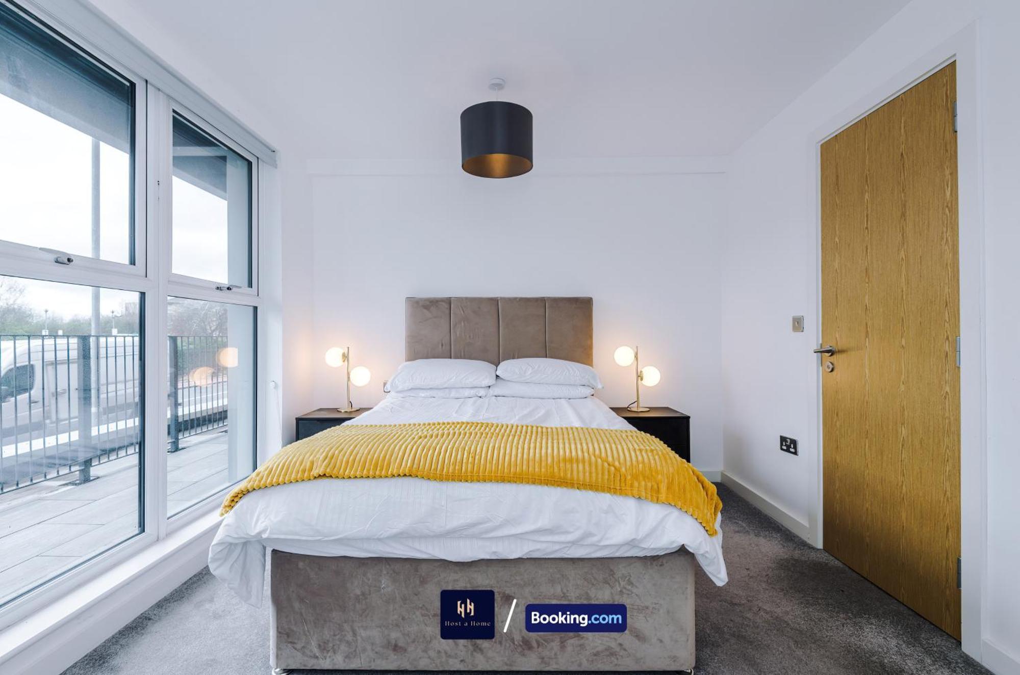 Modern 2 Bed Apartment With Balcony By Host A Home Manchester Exterior photo