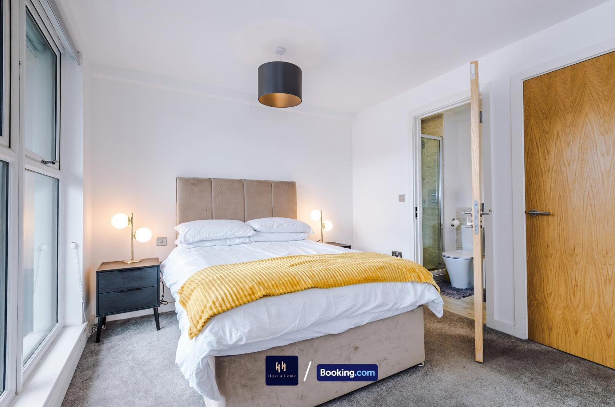 Modern 2 Bed Apartment With Balcony By Host A Home Manchester Exterior photo