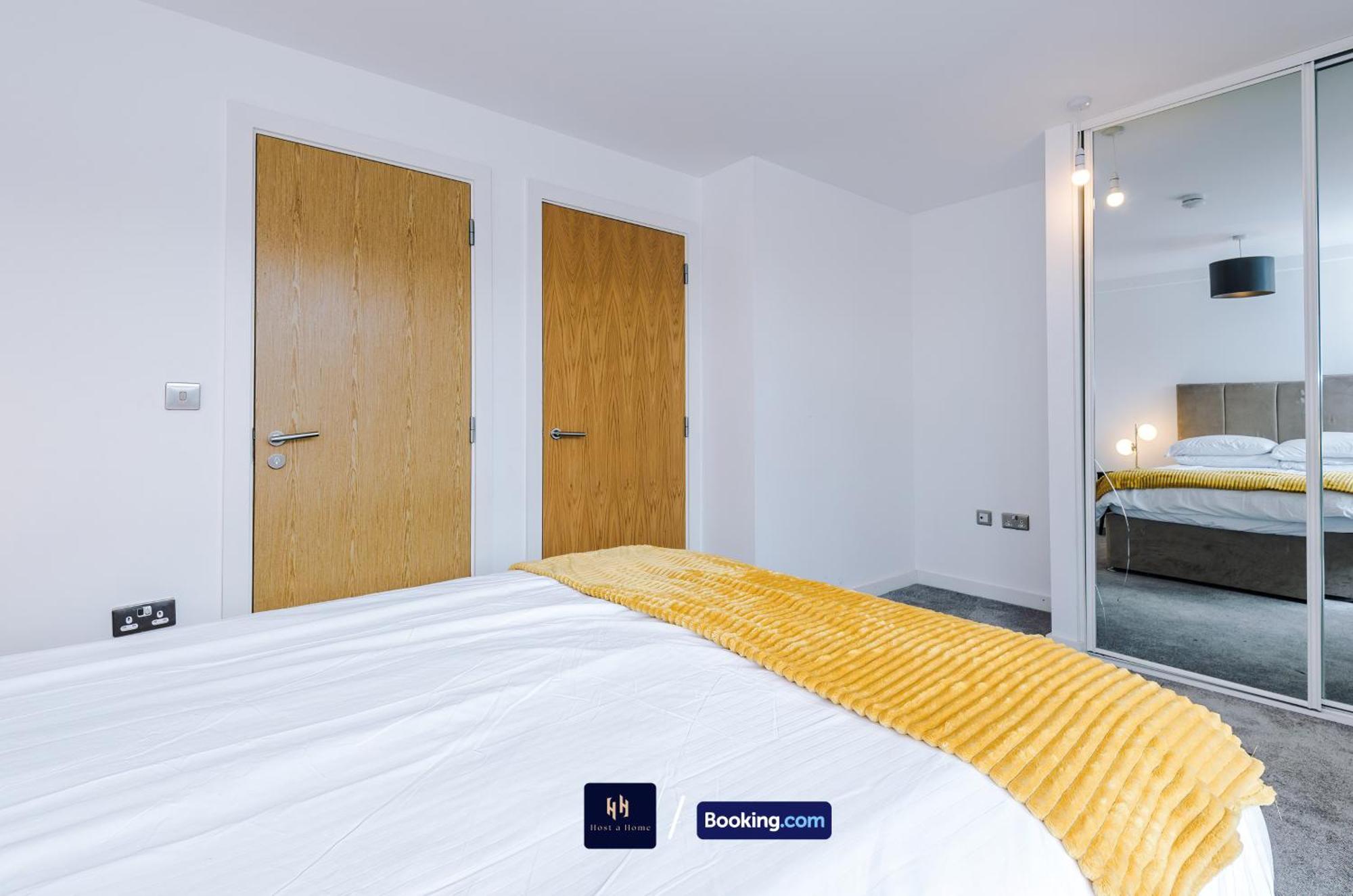 Modern 2 Bed Apartment With Balcony By Host A Home Manchester Exterior photo