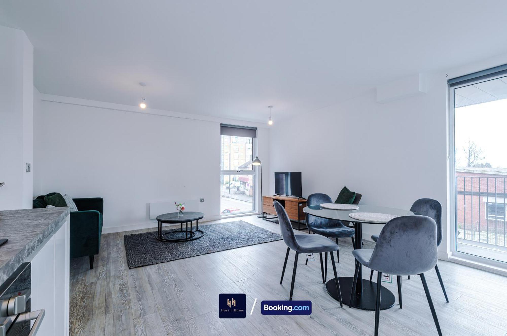Modern 2 Bed Apartment With Balcony By Host A Home Manchester Exterior photo