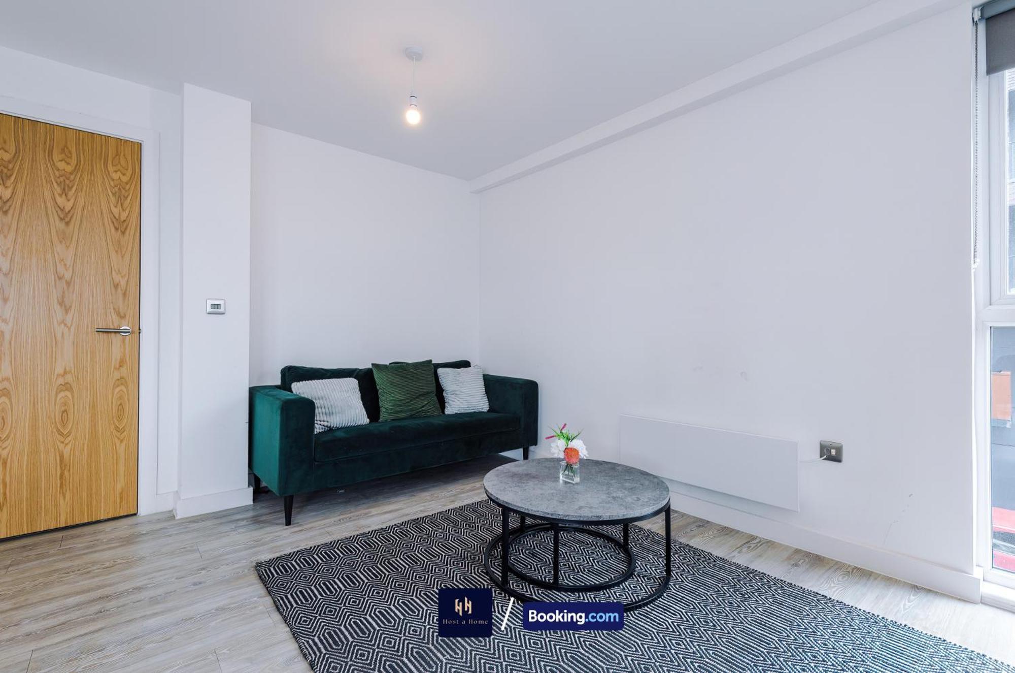 Modern 2 Bed Apartment With Balcony By Host A Home Manchester Exterior photo