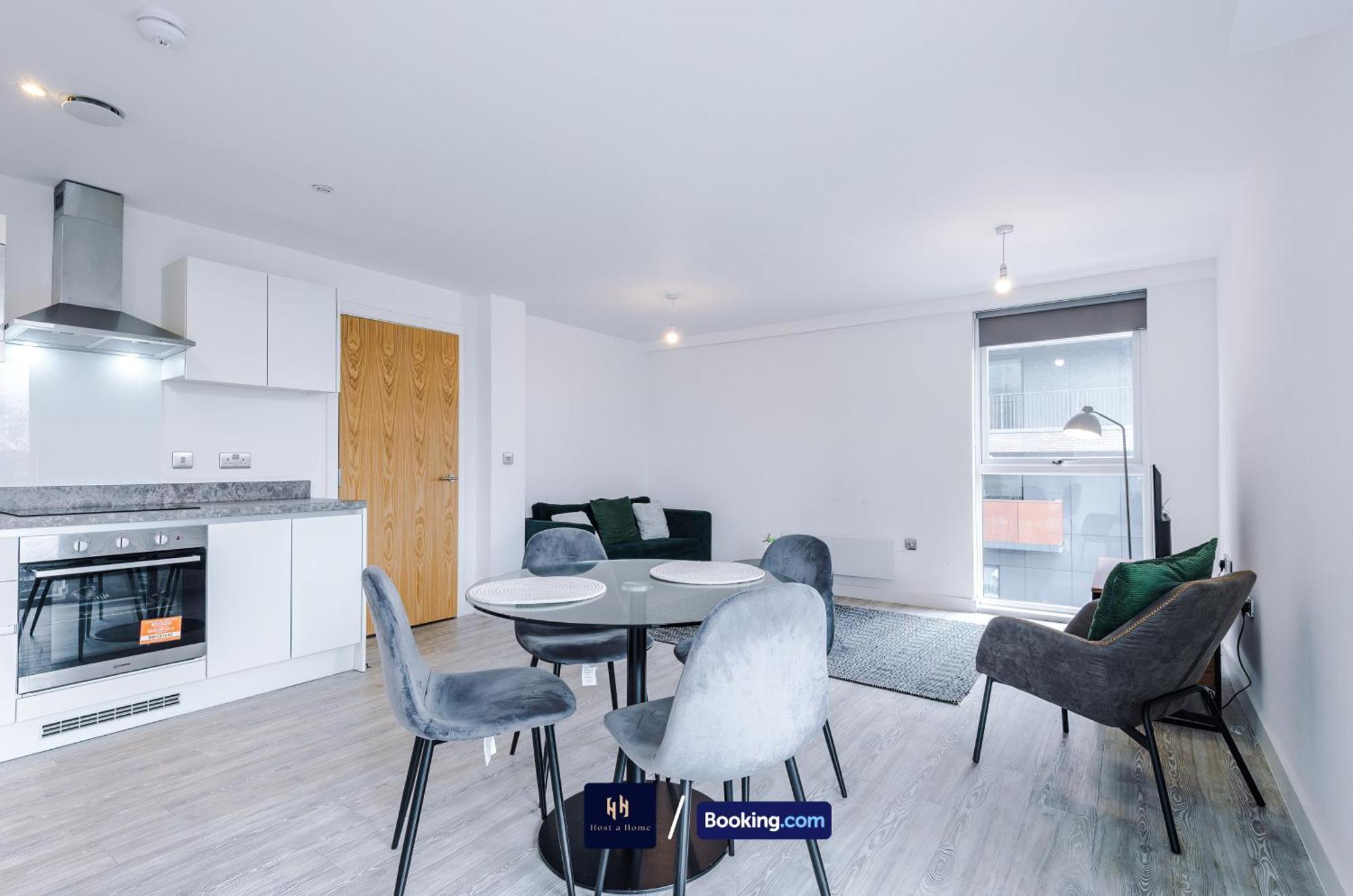 Modern 2 Bed Apartment With Balcony By Host A Home Manchester Exterior photo