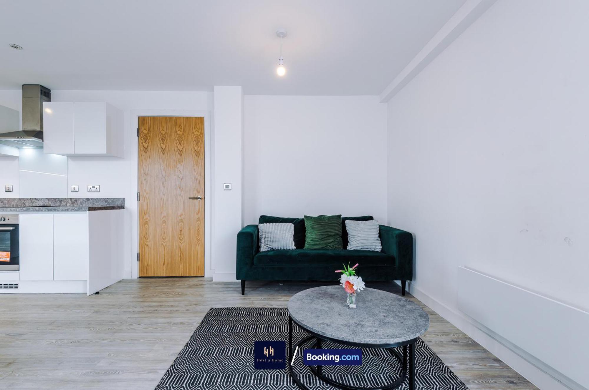 Modern 2 Bed Apartment With Balcony By Host A Home Manchester Exterior photo