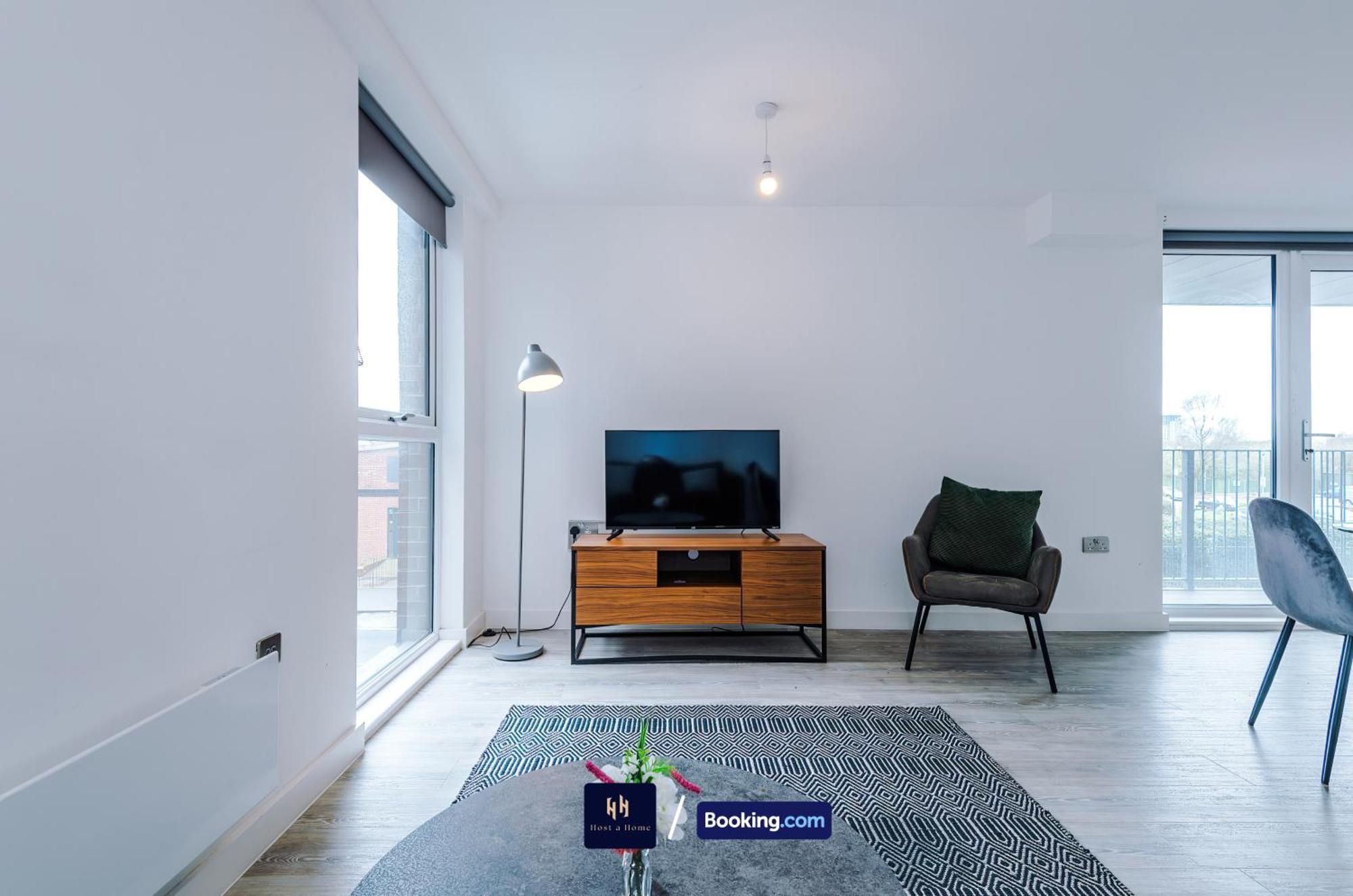 Modern 2 Bed Apartment With Balcony By Host A Home Manchester Exterior photo