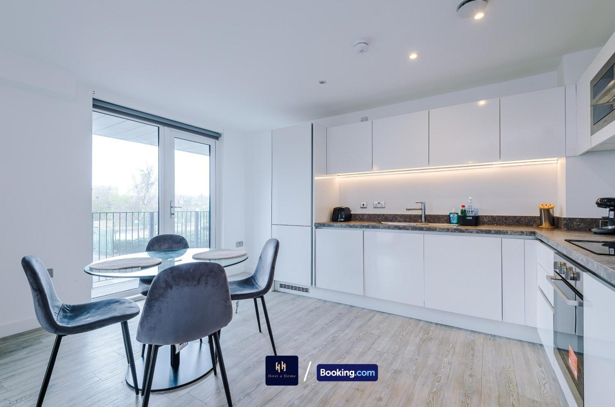Modern 2 Bed Apartment With Balcony By Host A Home Manchester Exterior photo