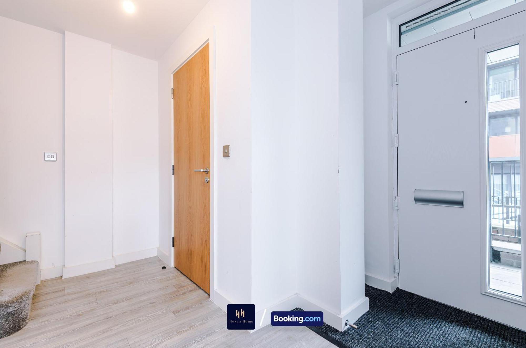 Modern 2 Bed Apartment With Balcony By Host A Home Manchester Exterior photo