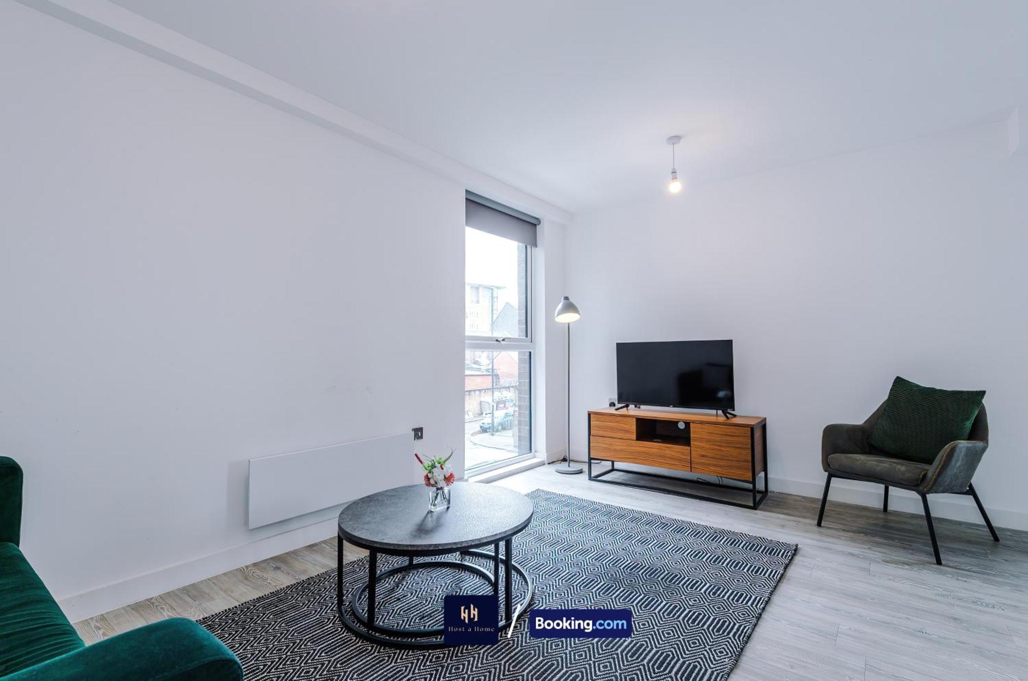 Modern 2 Bed Apartment With Balcony By Host A Home Manchester Exterior photo
