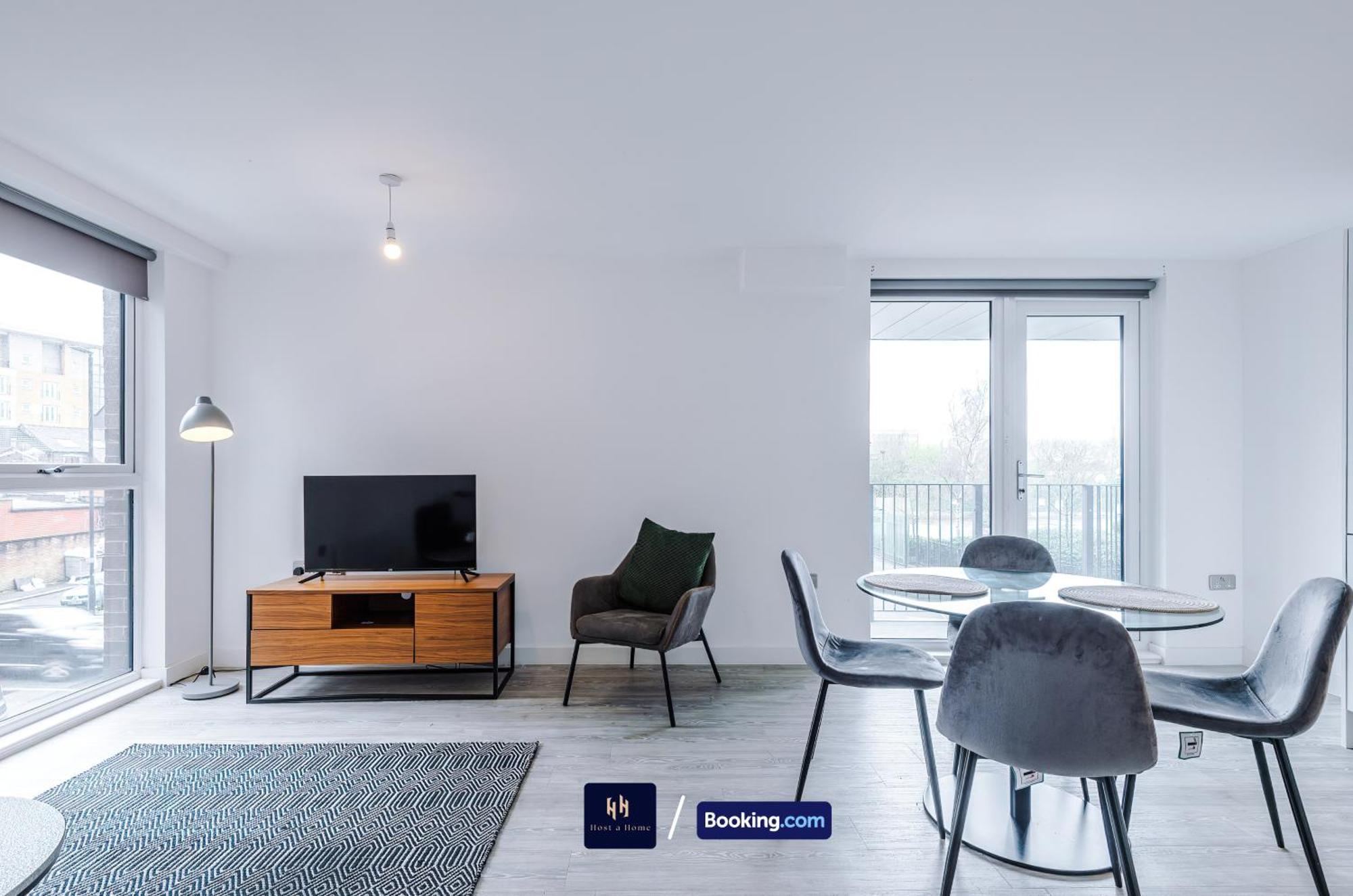 Modern 2 Bed Apartment With Balcony By Host A Home Manchester Exterior photo